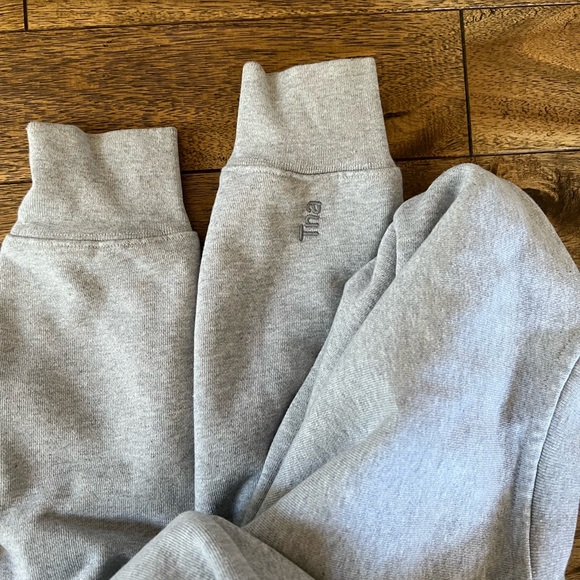Aritzia TNA Extra Fleece Sweatshirt - Heather Chrome - Picture 4 of 4